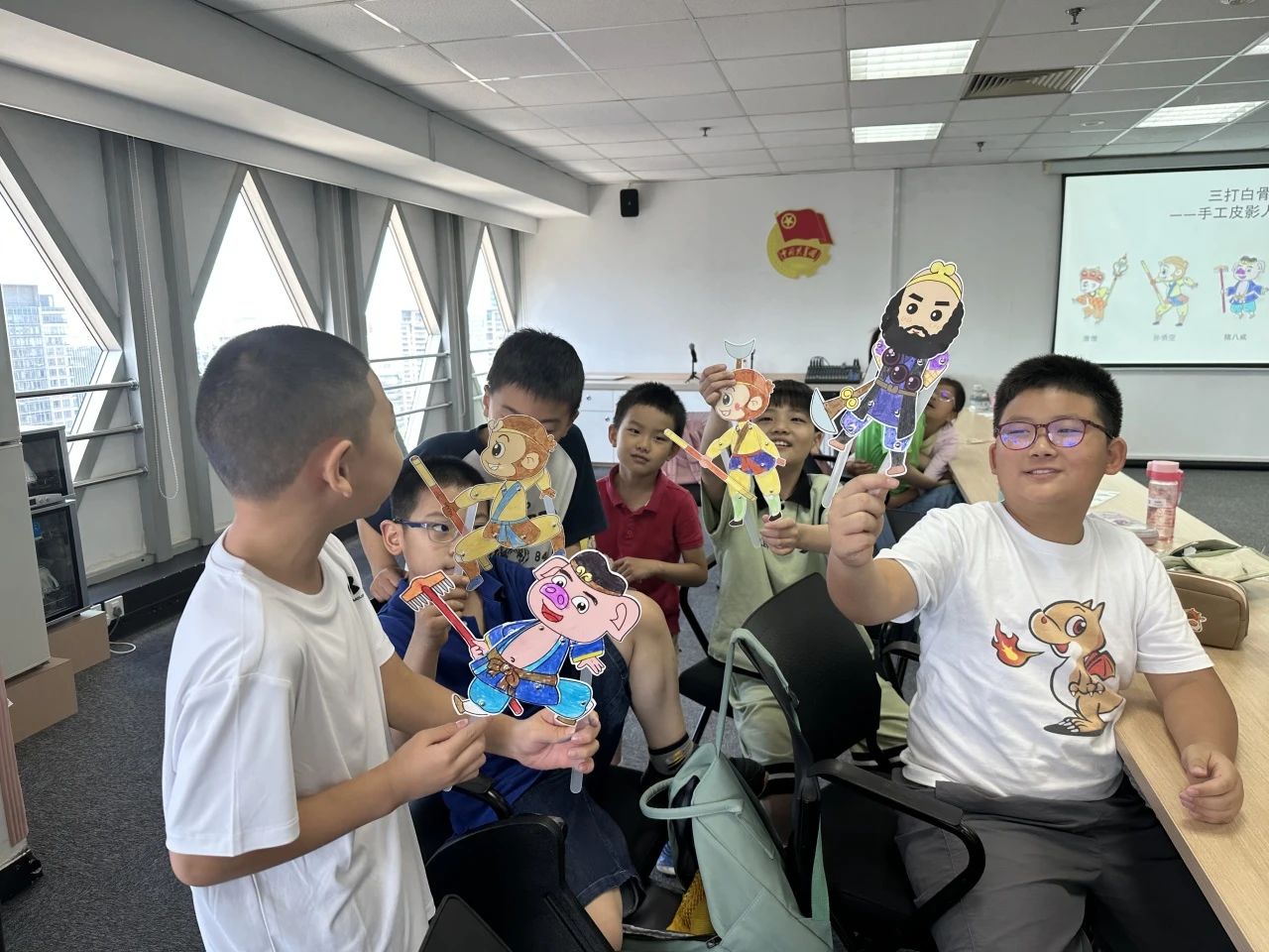黄浦区开设手工皮影课。 黄浦区开设手工皮影课。