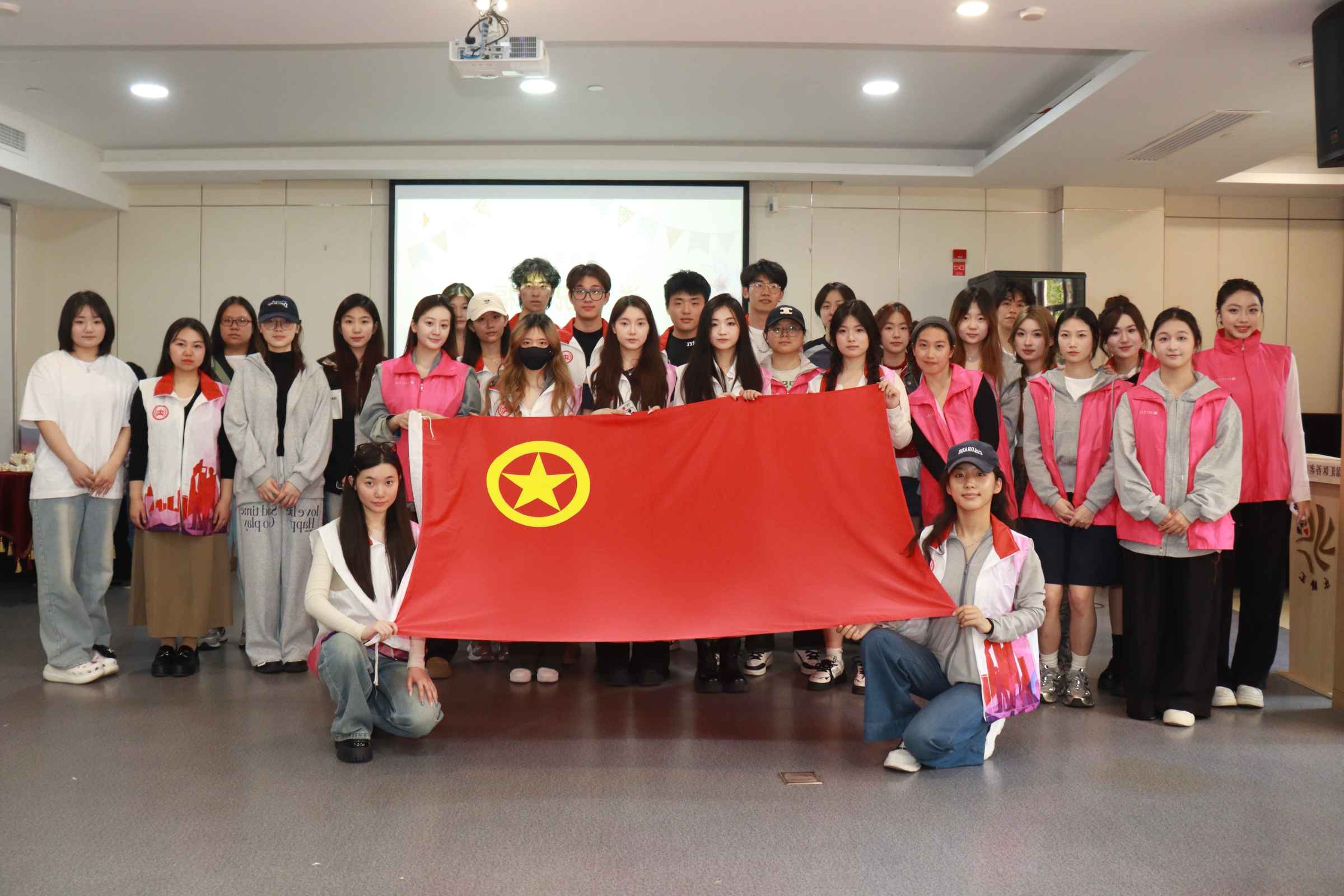 上海电影艺术职业学院志愿者团队合影 上海电影艺术职业学院志愿者团队合影