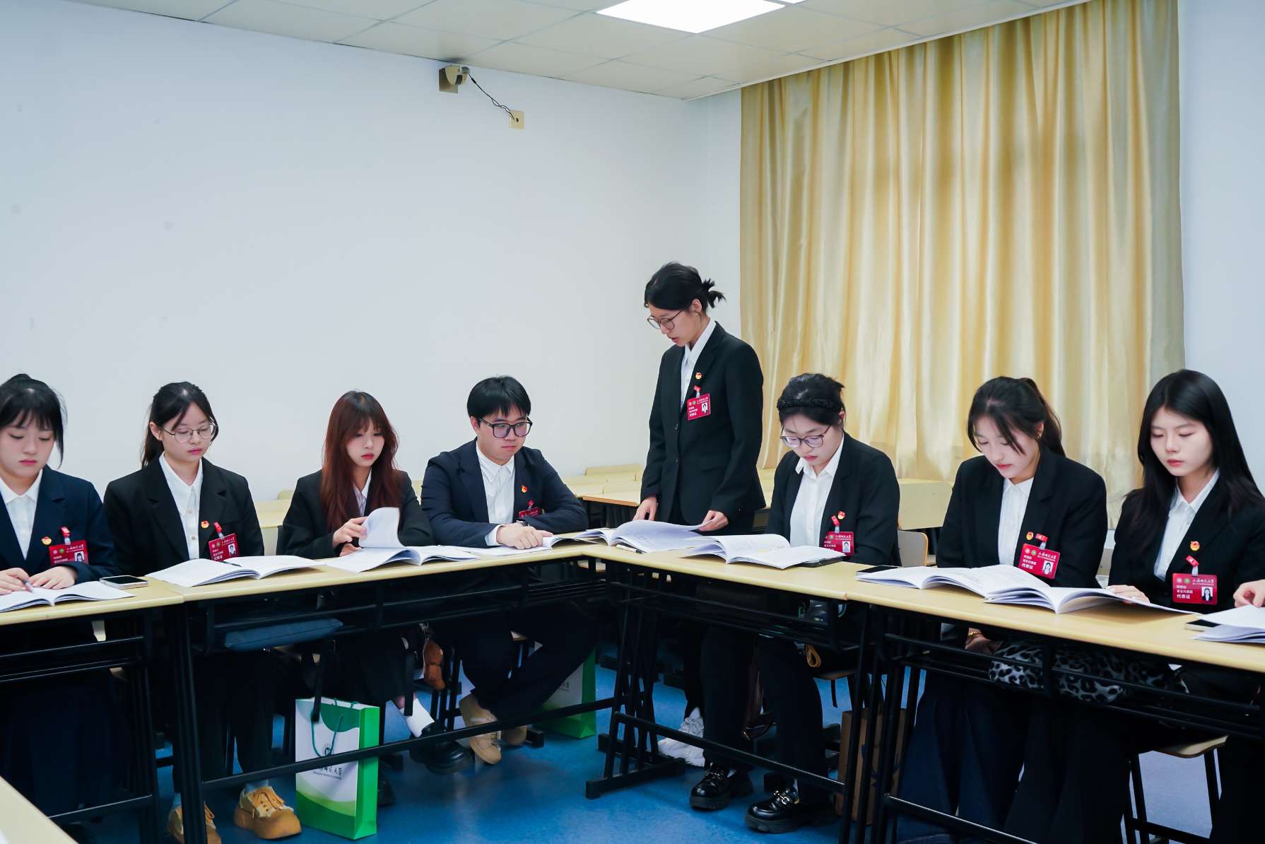 11.分组会议照片.jpg