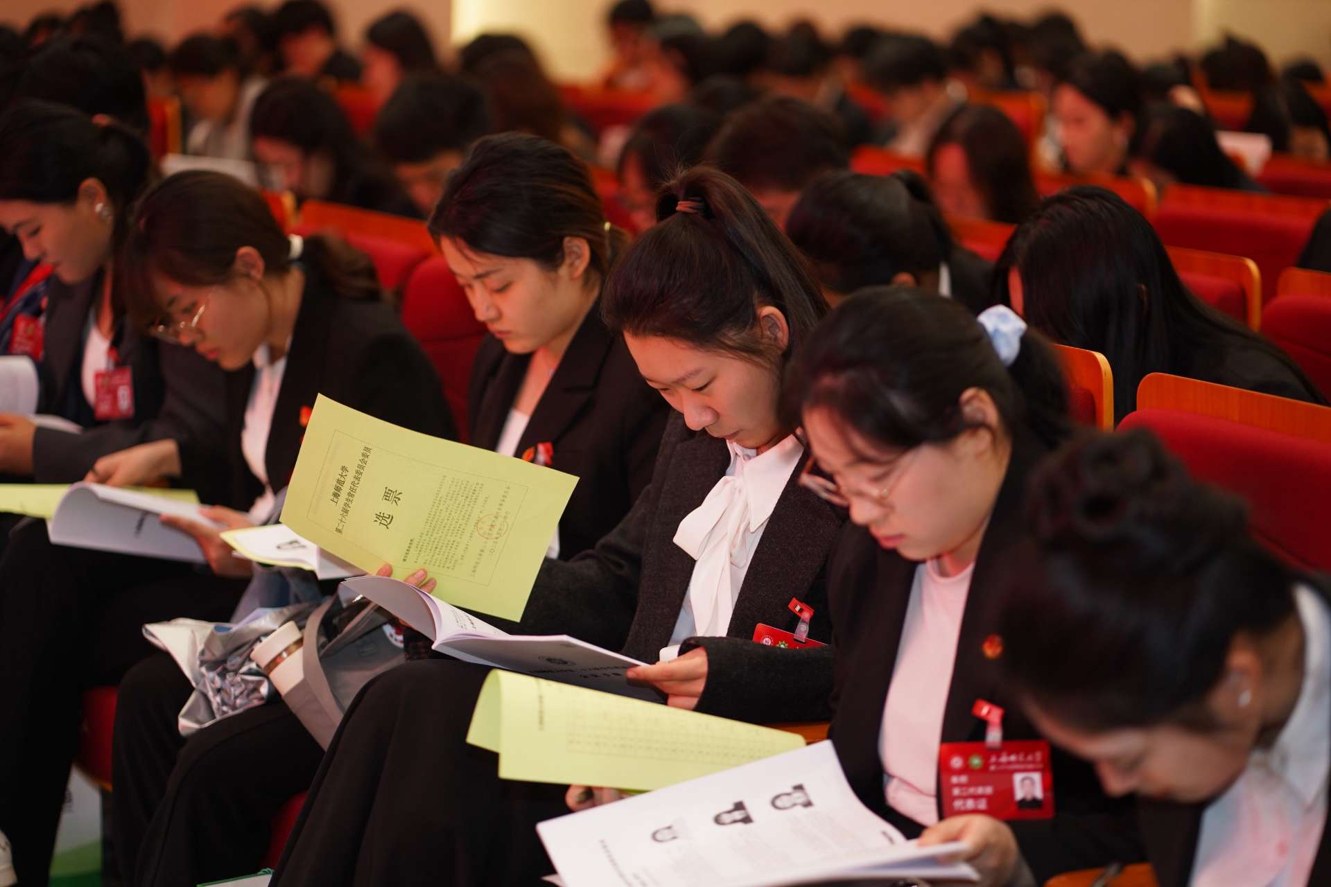 16.第二次全体会议照片.jpg