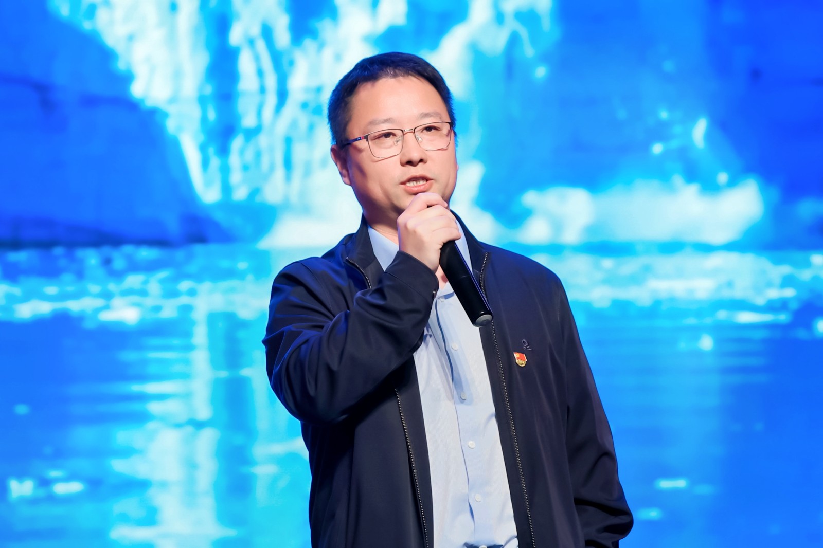 6徐明星.jpg 6徐明星.jpg
