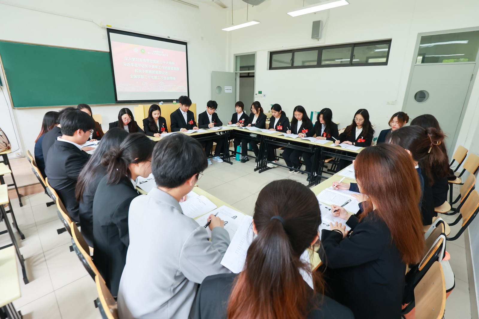 8-3（本科）代表团会议.jpg